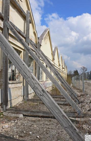 gestütze Giebelfronten am historischen Industrieensemble am Schlüter