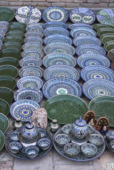 blau-grüne Keramik auf dem Basar in Buchara