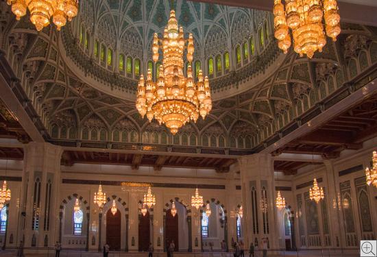 Große Moschee Oman, Innenansicht mit Lüstern