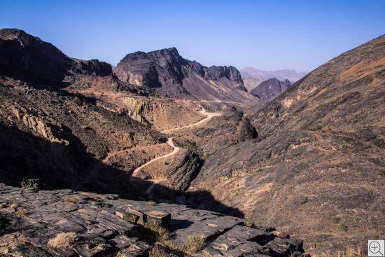Wadi Bany Awf, Oman, Blick auf  Straße und Tal