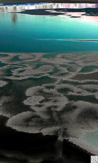 Eisblumen auf grünem See