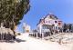 hübsches Haus und Kirche am Hügel von Lüderitz