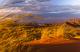 Blick auf die Nubib-Berge im Abendrot und Grashalme im Wind 