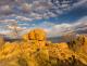 Granitfelsen im Abendlicht mit Wolkenhimmel, Erongo-Berge
