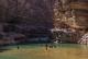 Oman,badende Kinder in der grünen Lagune von Wadi Shab